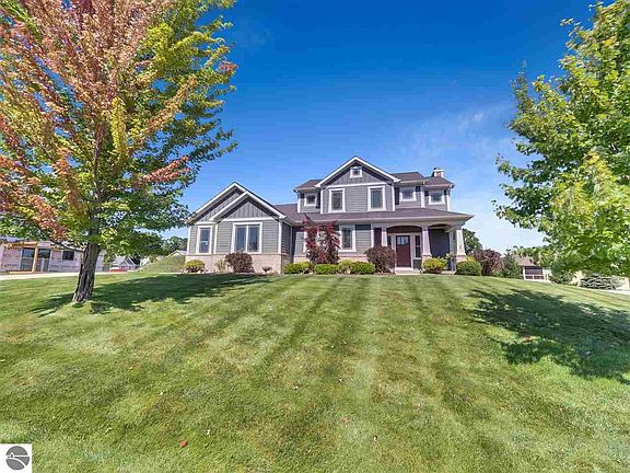 4th image of 573 Madeira Dr