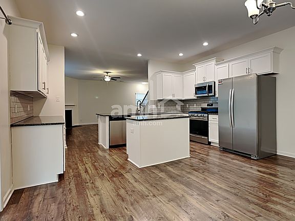 3rd image of 5409 Calvert Ln