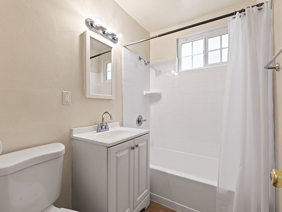 Newly Glazed tub and shower, bathroom