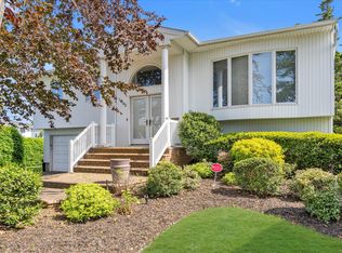 1692 Gate, Merrick, NY 11566