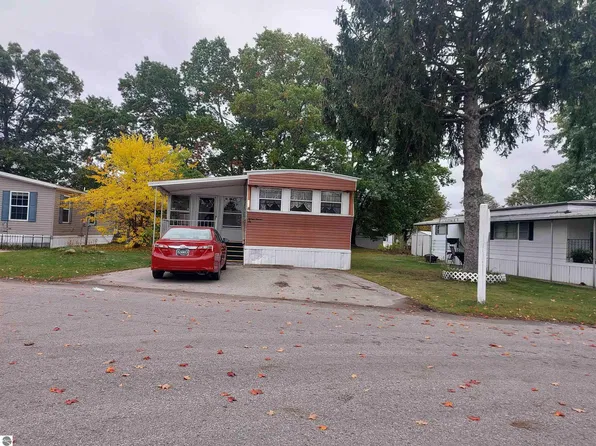 1511 Geraldton Pl, Traverse City, MI 49686