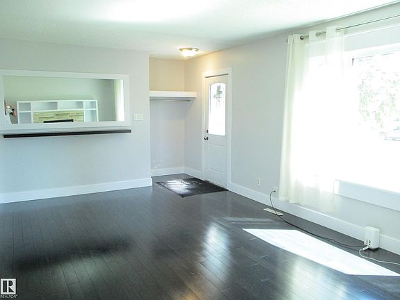 4th image of 10946 165th St NW