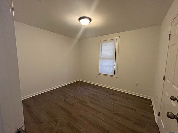 5th image of 4925 Jefferson Ave