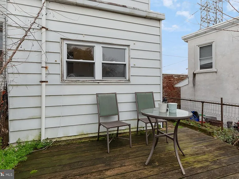 105 W Salaignac St — Photo 15