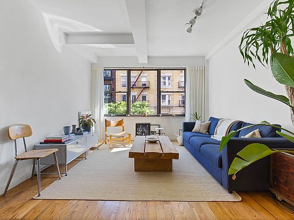 4th image of 387 S 5th St #202