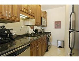 2nd image of 2052 N Lincoln Park W APT 1109