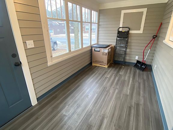 Breezeway area (enclosed porch)