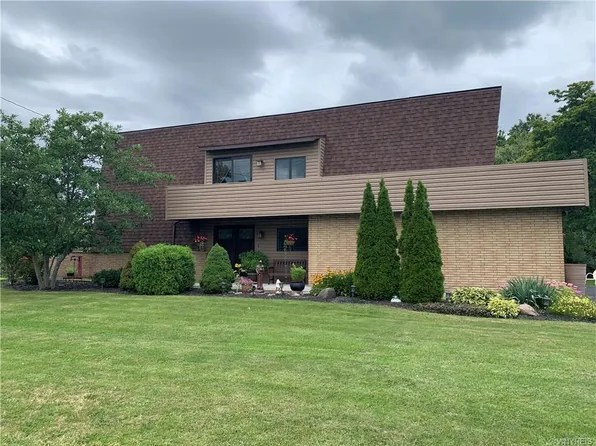 6404 Shawnee Rd, North Tonawanda, NY 14120