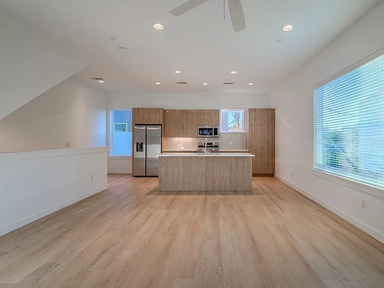 4911 Belmont Ave #13 — Photo 23