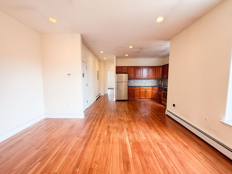 1st image of 60 Somers St #3