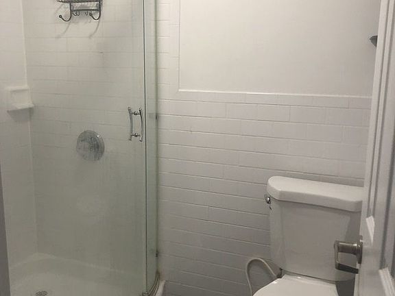 4th image of 125 E 7th St APT 4W