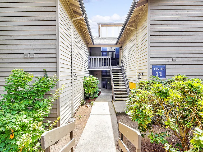 Starboard Apartments — Photo 18