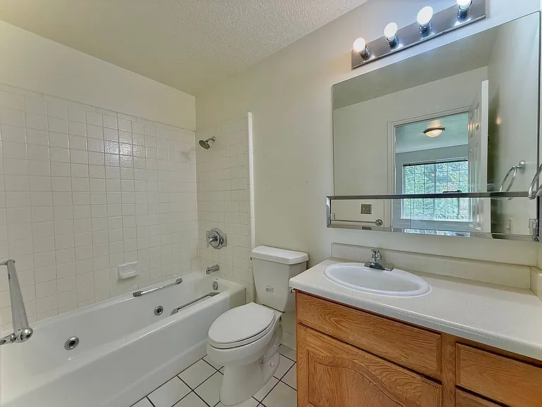 1080 E Elgin Ave — Photo 20