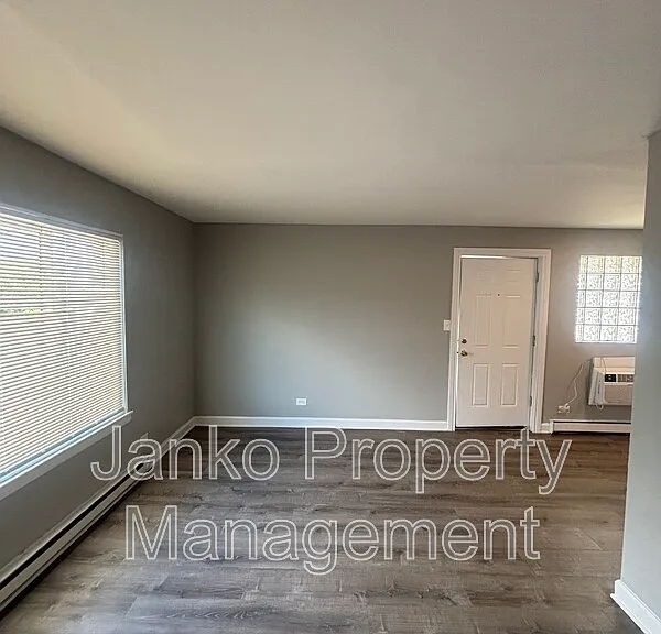 2109 119th St #10 — Photo 3