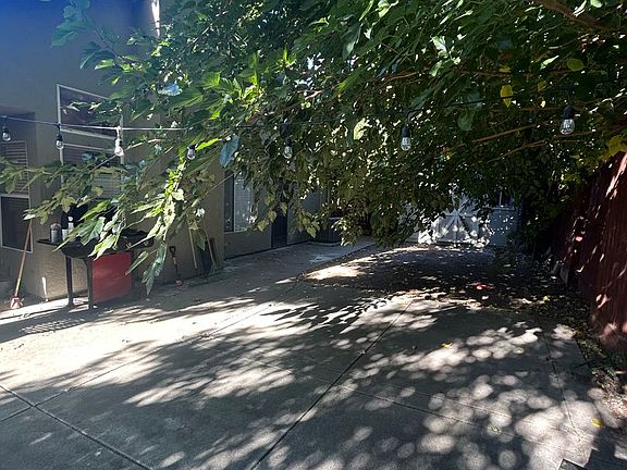 3rd image of 713 Raven Dr
