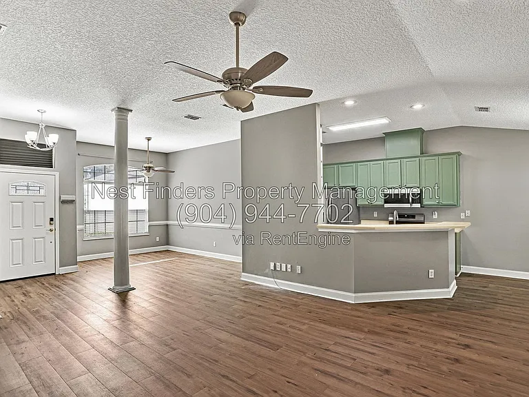 1819 Branch Vine Dr W — Photo 3