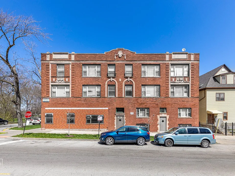 2838 E 91st