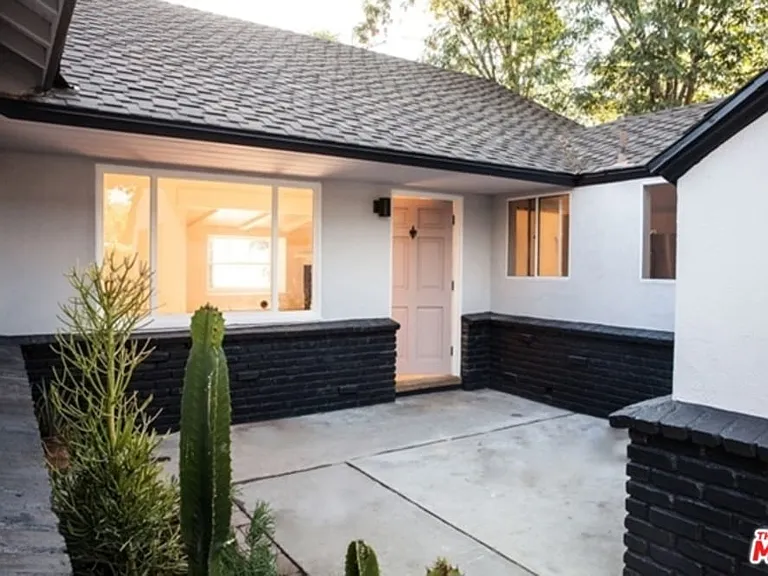 6905 Costello Ave — Photo 1