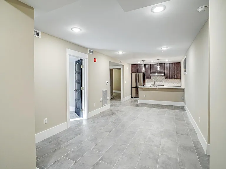 425 N Arthur Ashe Blvd #B — Photo 7