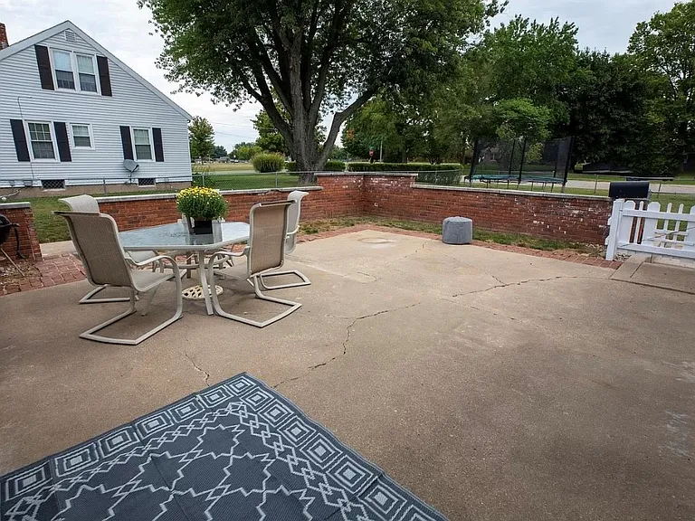 608 N Slate St — Photo 3