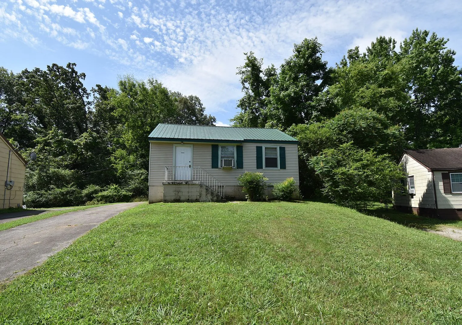 2 Bedroom Home For Rent Near Madison Street! — Photo 1