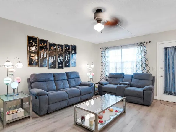 551 SW 135th Ave APT 111B, Pembroke Pines, FL 33027