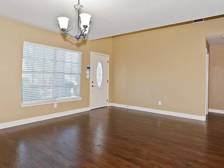 318 Kissimmee Dr — Photo 3