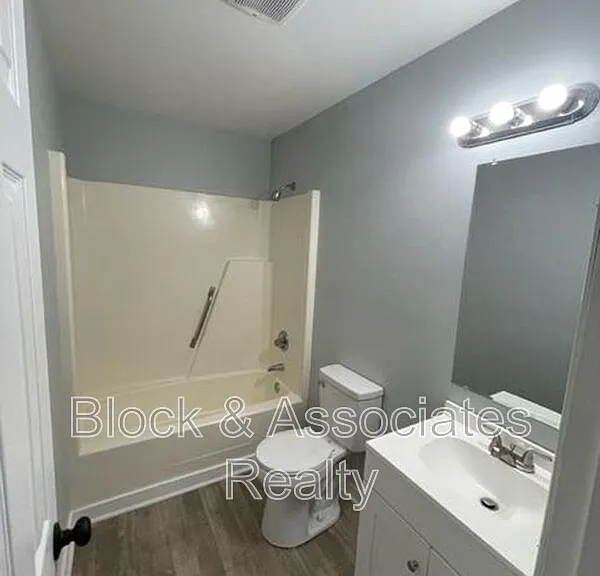 240 Hughes St #A — Photo 5