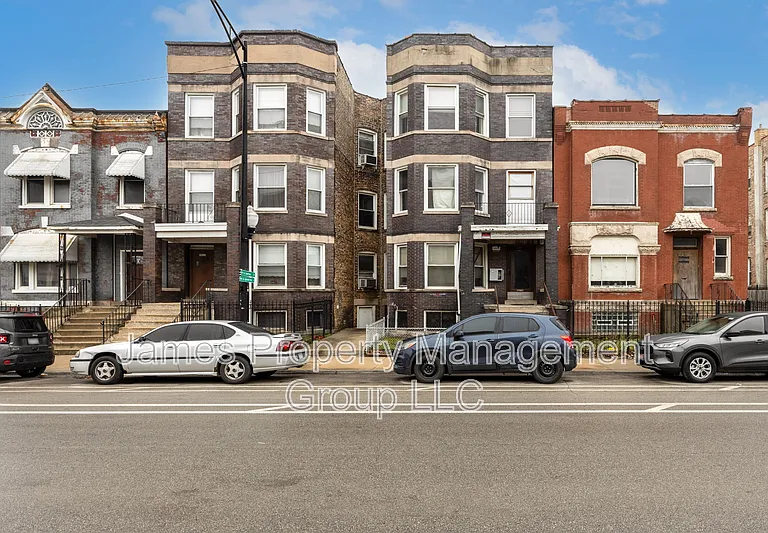 3213 W Warren Blvd #2 — Photo 2