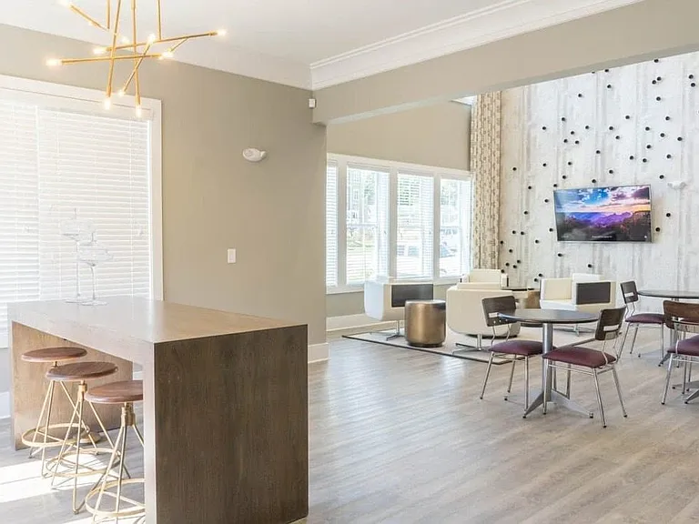 Foxwood Apartments — Photo 44