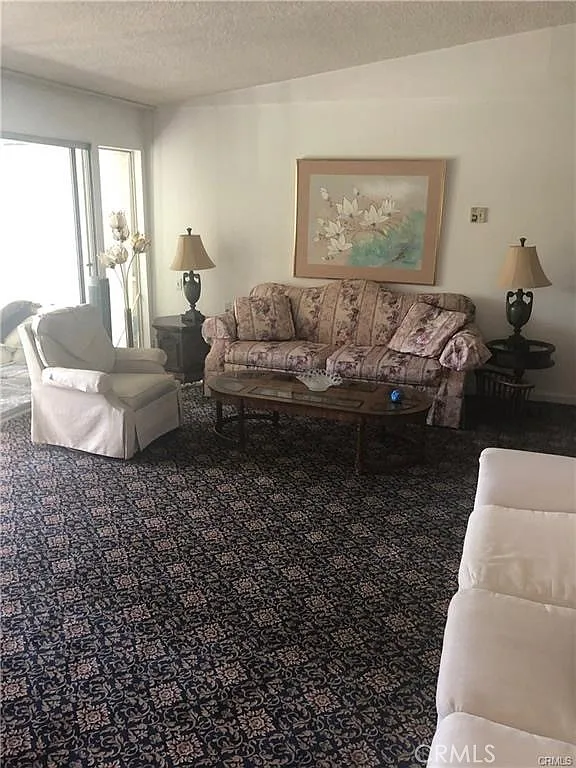 2 bed, 1000 sqft, $3,200 — Photo 3