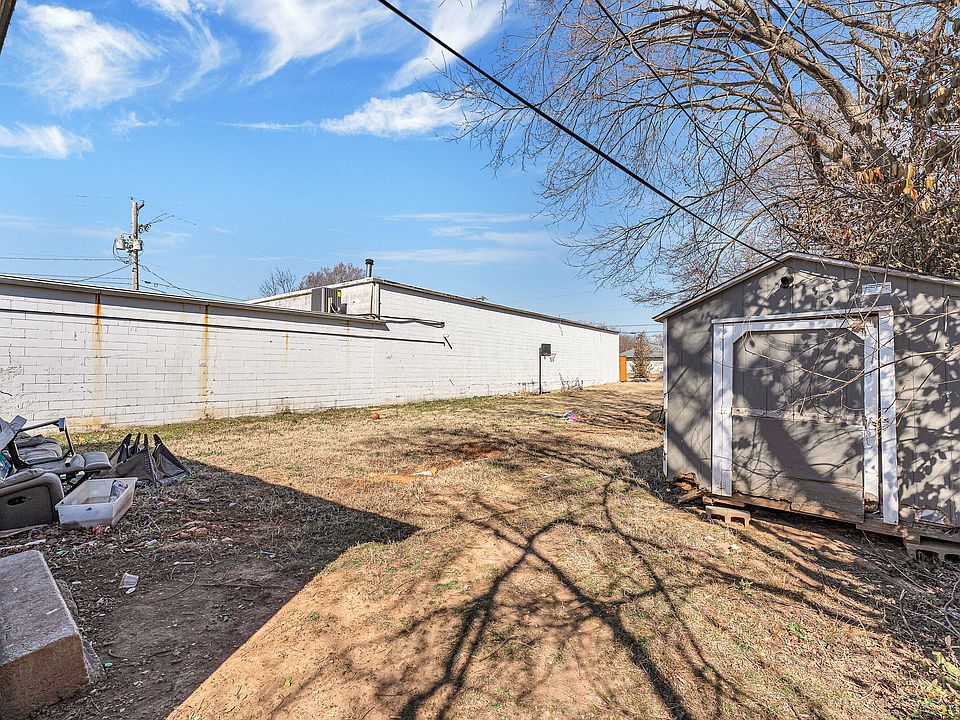 2nd image of 2551 W Grand Street