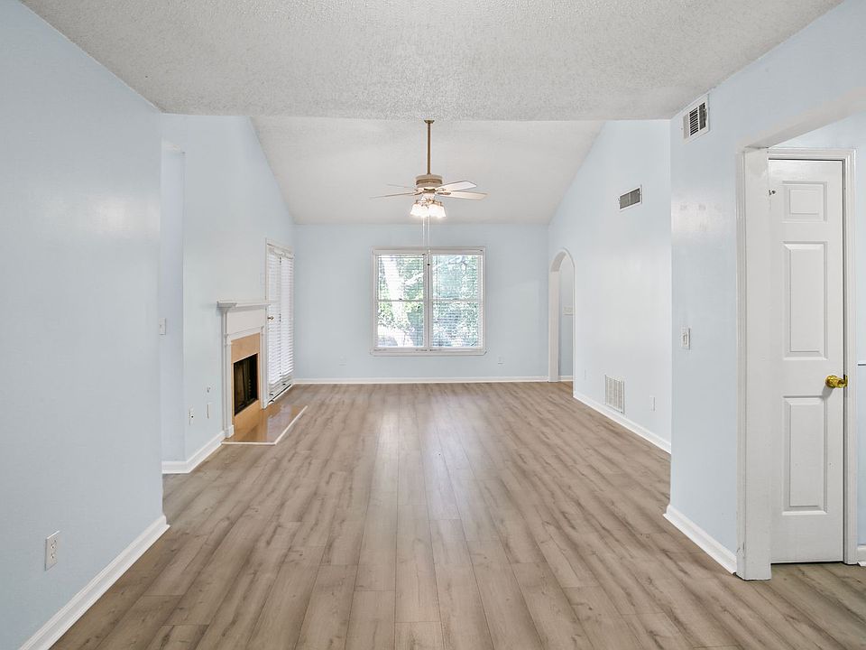1st image of 304 Peachtree Forest Dr