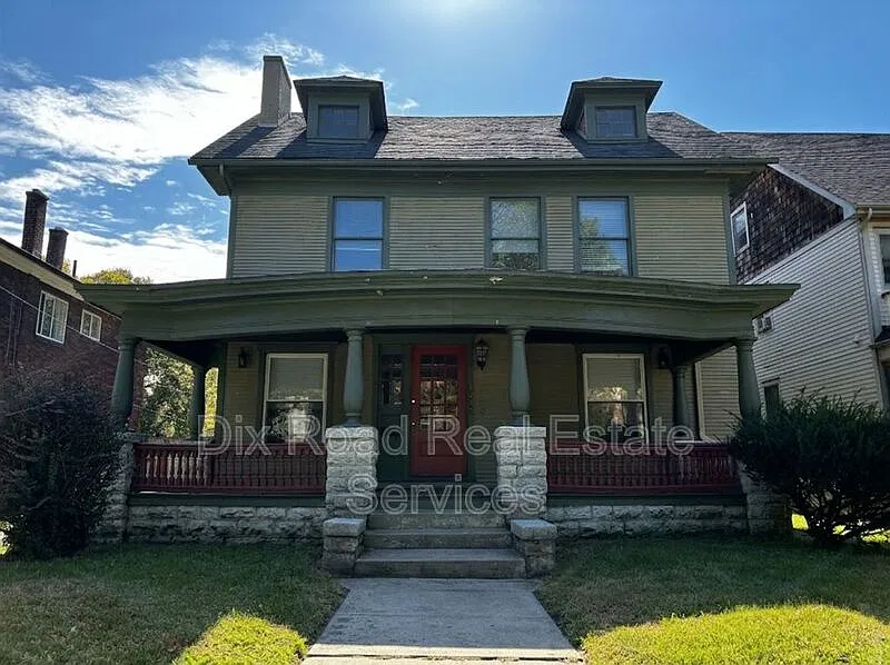 4 bed, 2.5 bath, 2587 sqft, $1,755 — Photo 1