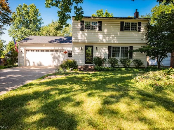 5 Lee Dr, Poland, OH 44514