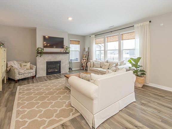 4th image of 3855 Kensington Dr