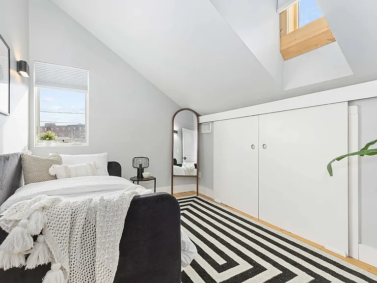 3260 Curtis St — Photo 11