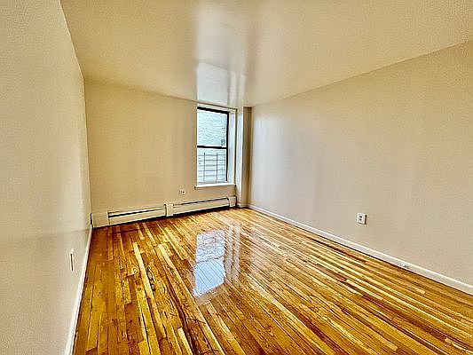 3rd image of 676 Willoughby Ave #4B