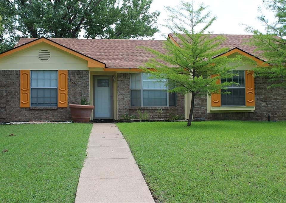 1st image of 1306 Ross Ln