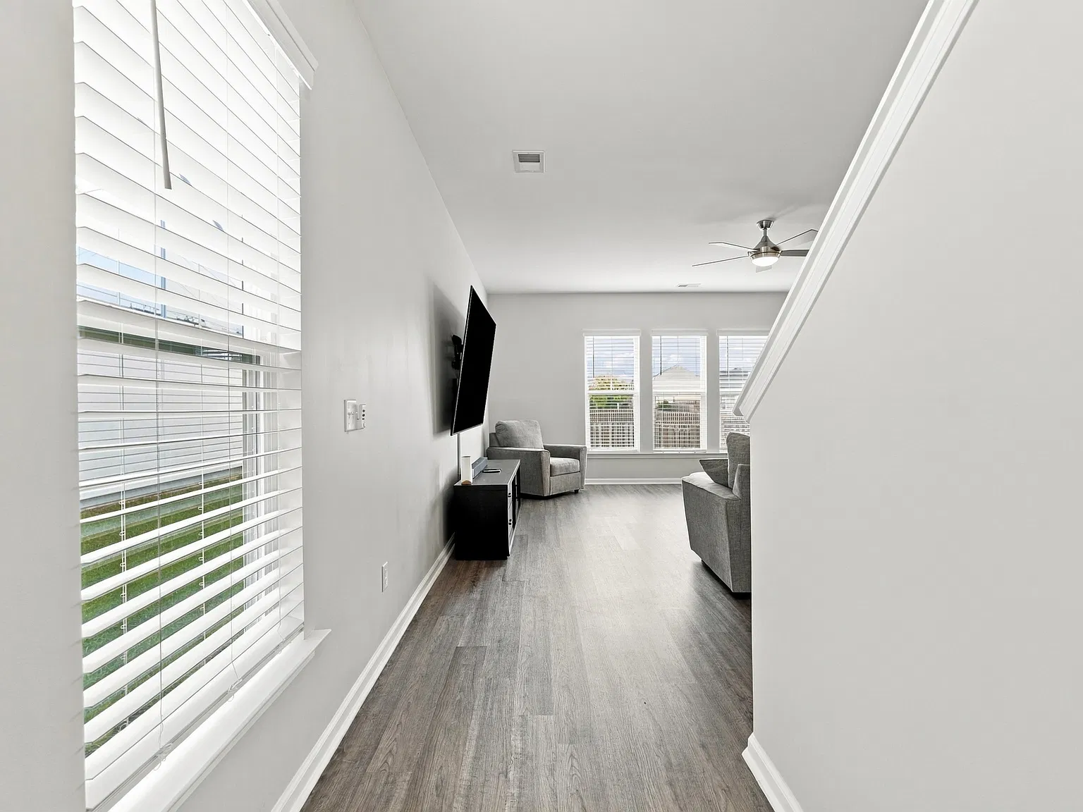 4 bed, 2.5 bath, 2046 sqft, $2,450 — Photo 3
