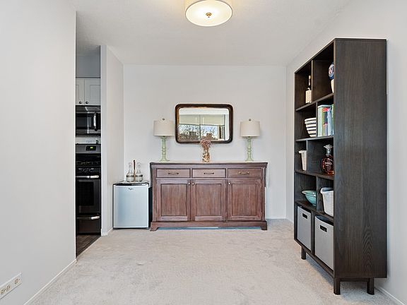 4th image of 1110 Grove St APT 4D