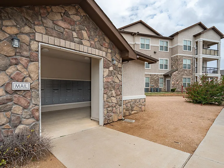Tradewinds Apartments — Photo 16