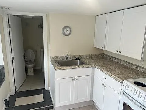 140 W Thorn St #1 — Photo 5