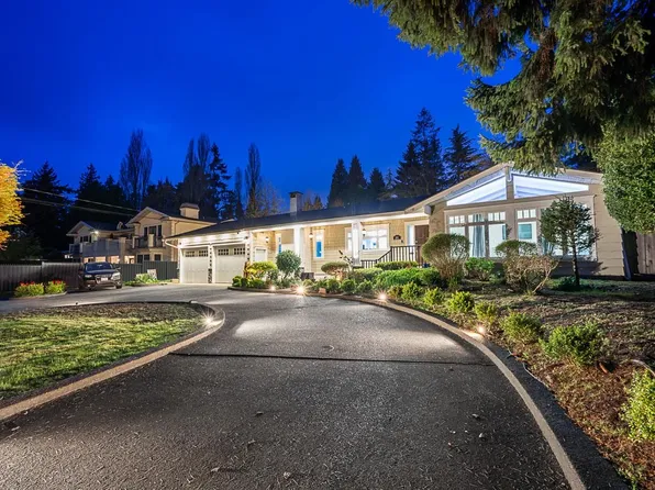 13721 Marine Dr, White Rock, BC V4B 1A3