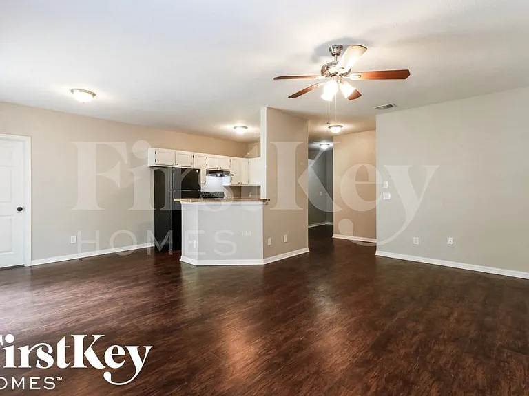 2849 Peake St — Photo 4