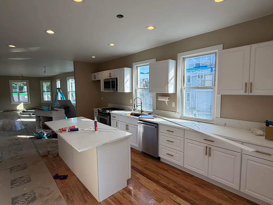 937 N Main St #1