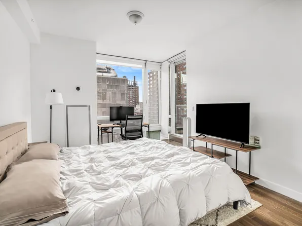 261 West 28th Street image 6 of 11