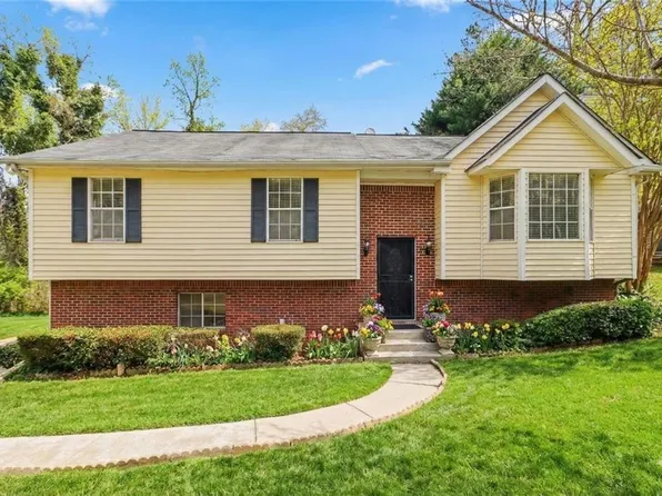 6811 Edmonton Ct, Lithonia, GA 30058