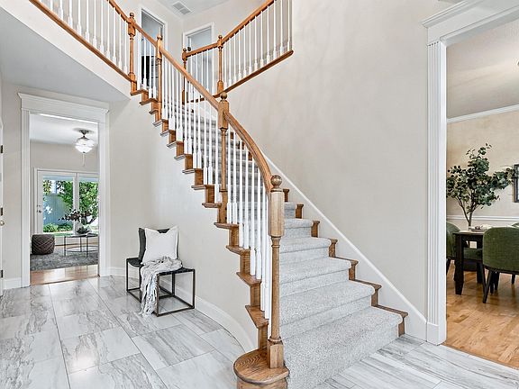 4th image of 3706 N Lakegrove Way