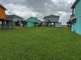 128 Ocean View Dr, Crystal Beach, TX 77650